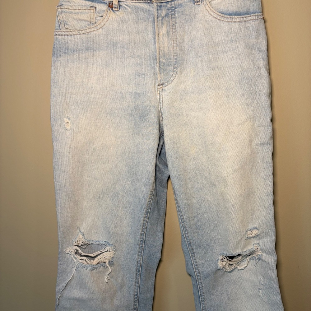 EXPRESS Curvy Mom Jeans Light Wash Distressed Frayed Hem Size 4 - Picture 3 of 10